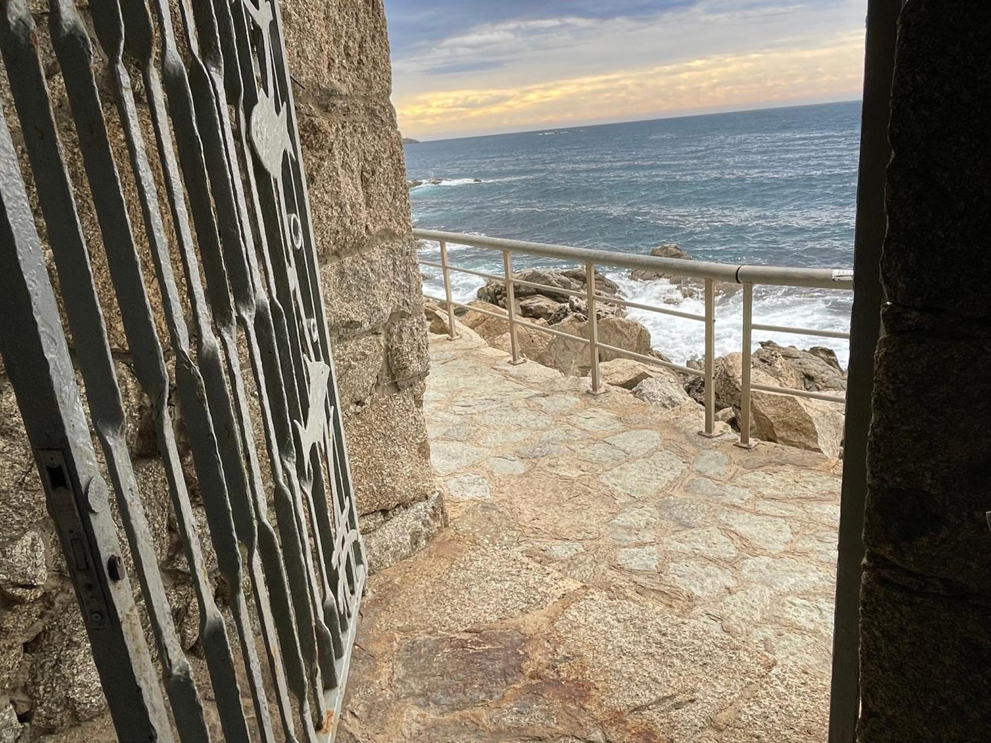 Magnifique Appartement En Front De Mer, Caneylles Roses Exterior foto
